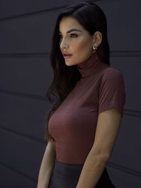 Blusa Manga Curta Canelada Gola alta Cacharrel