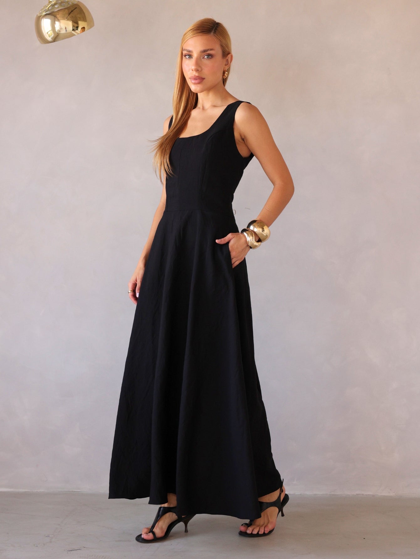Vestido Longo Alfaiataria Decote Quadrado e Bolsos Yanca