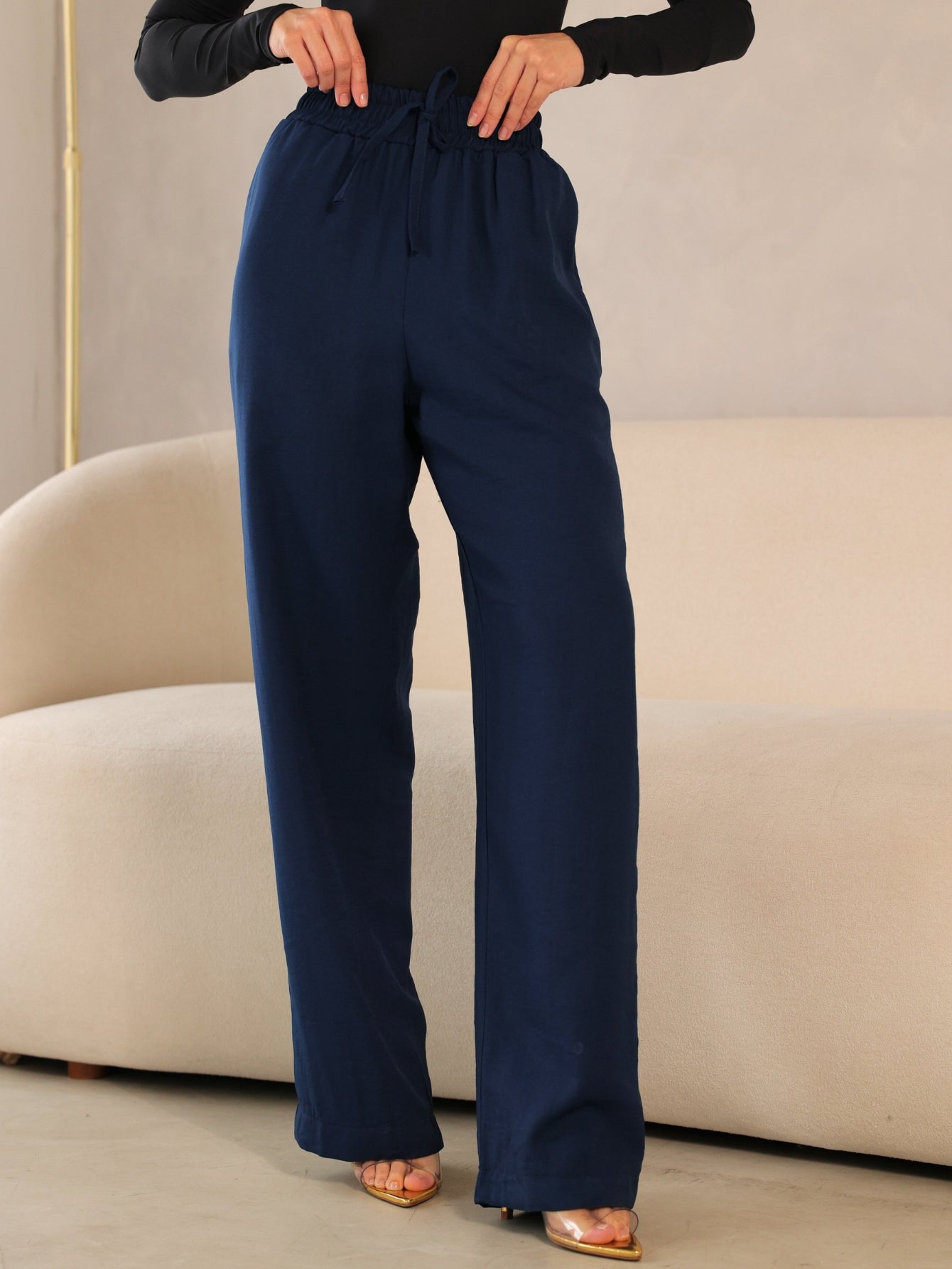 Calça Reta Alfaiataria Dominique com Elástico – Mariana