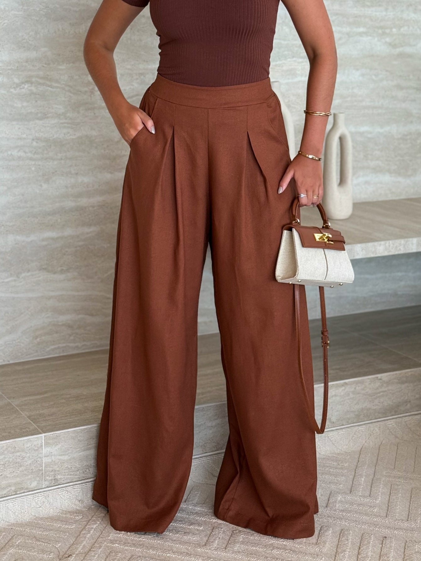 Calça Pantalona de Linho Cintura Alta com Elástico e Bolso Lateral Carmela