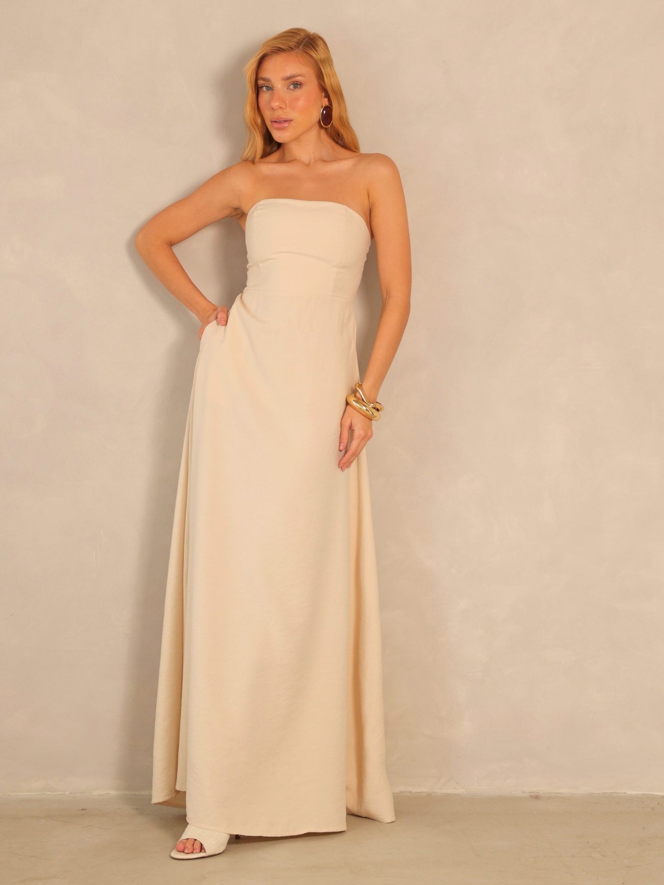 Vestido Longo Mayara em Alfaiataria Sensoriale – Tomara que Caia com Laço nas Costas