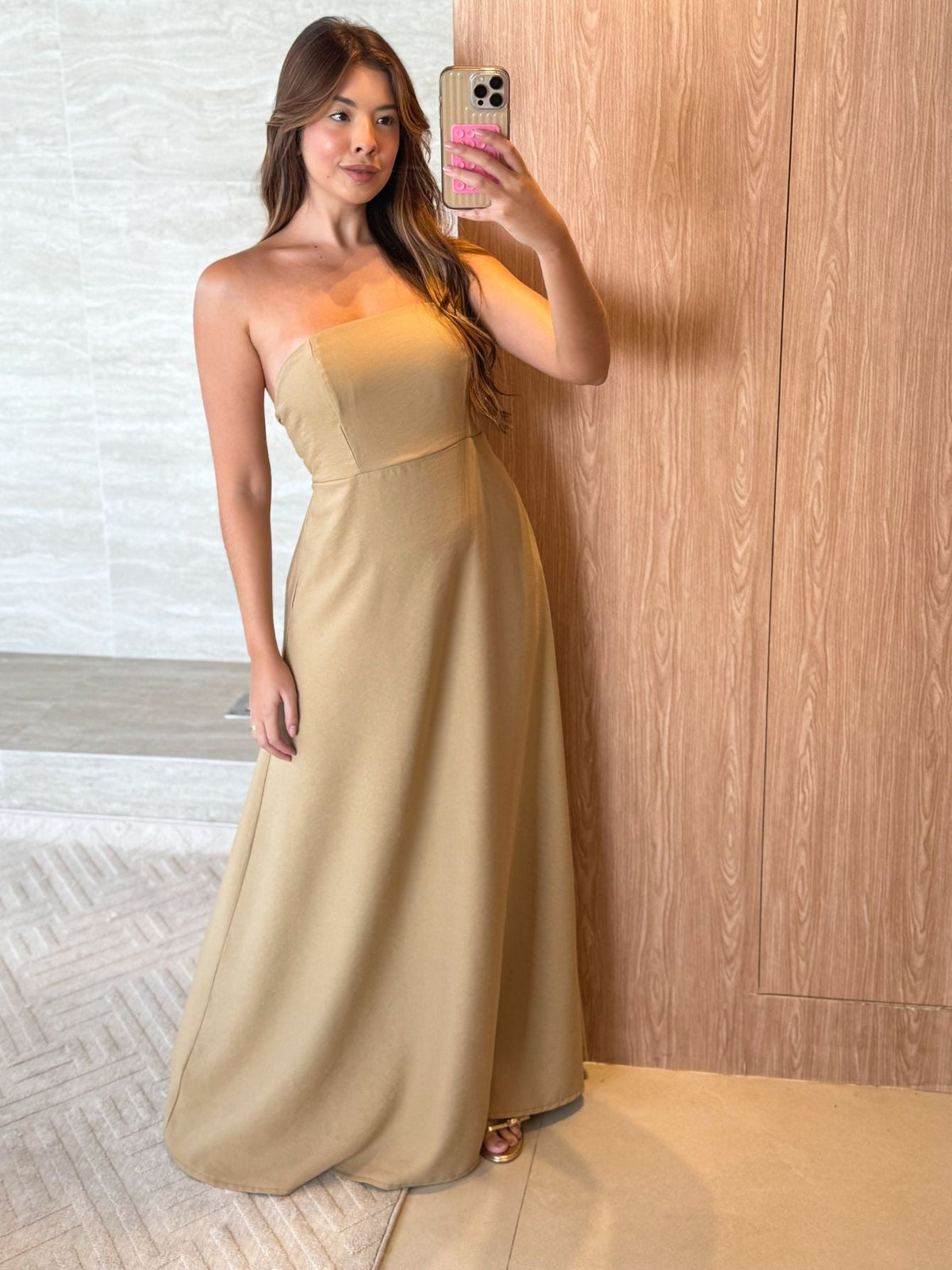 Vestido Longo Mayara em Alfaiataria Sensoriale – Tomara que Caia com Laço nas Costas