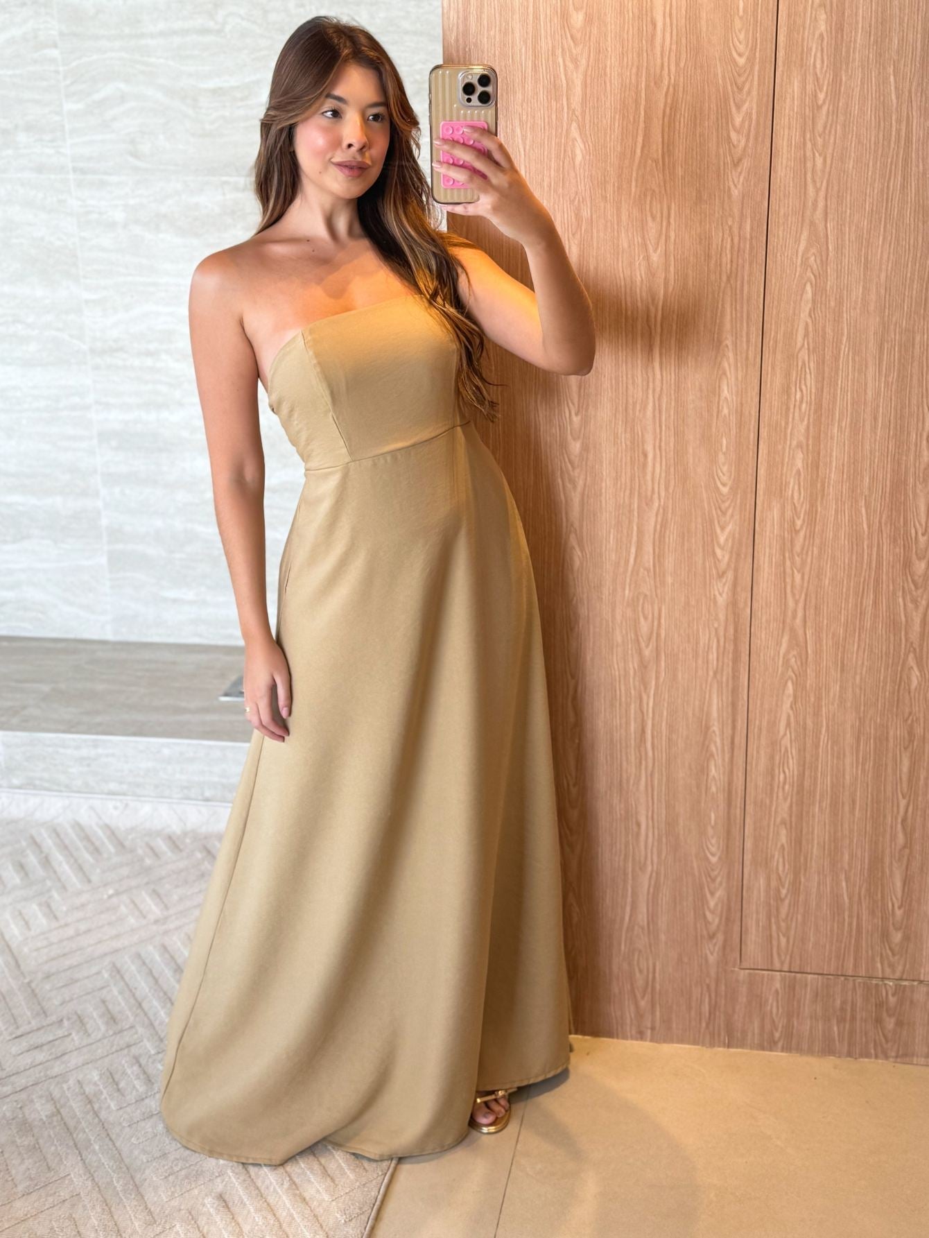 Vestido Longo Mayara em Alfaiataria Sensoriale – Tomara que Caia com Laço nas Costas