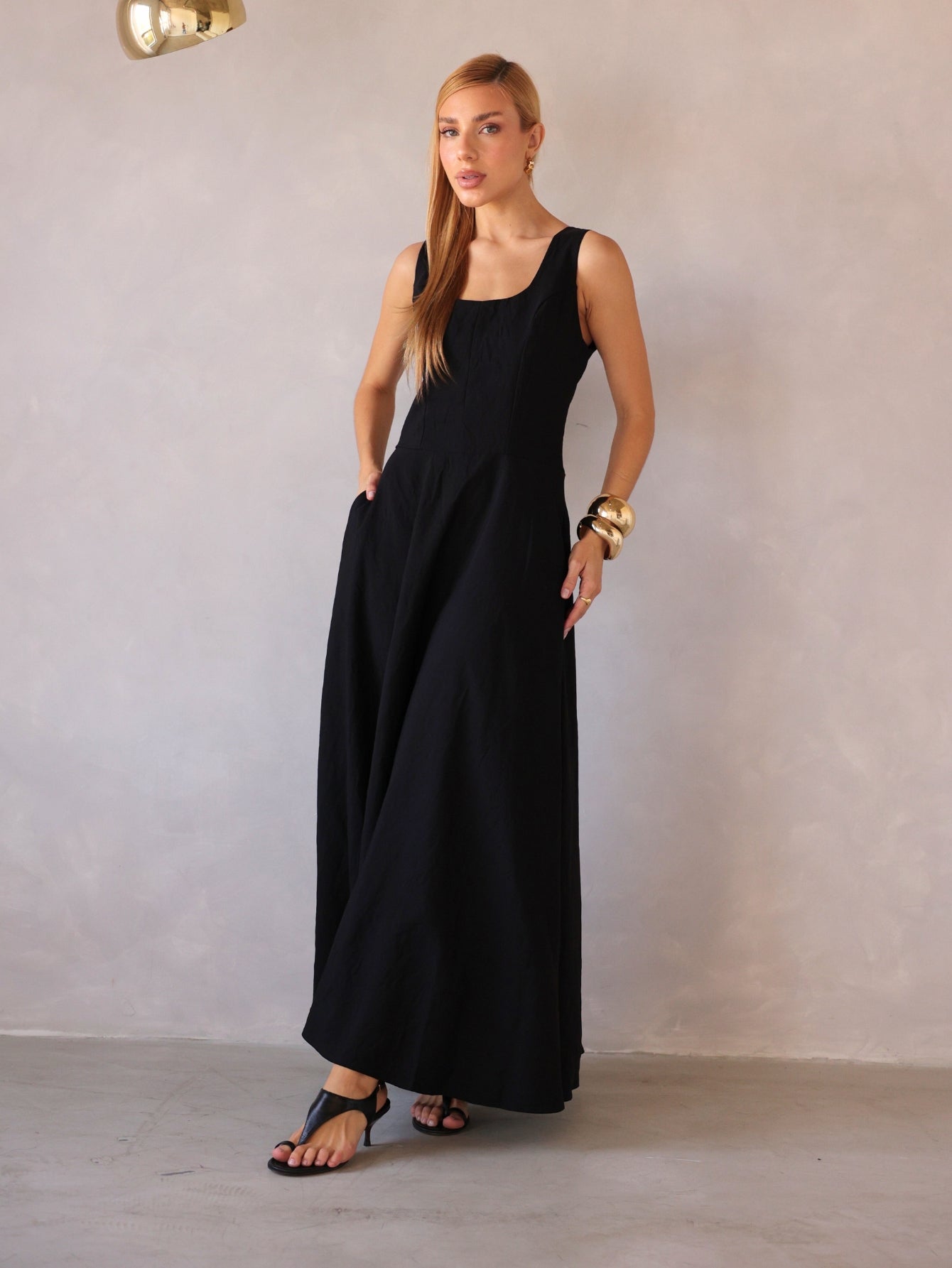 Vestido Longo Alfaiataria Decote Quadrado e Bolsos Yanca