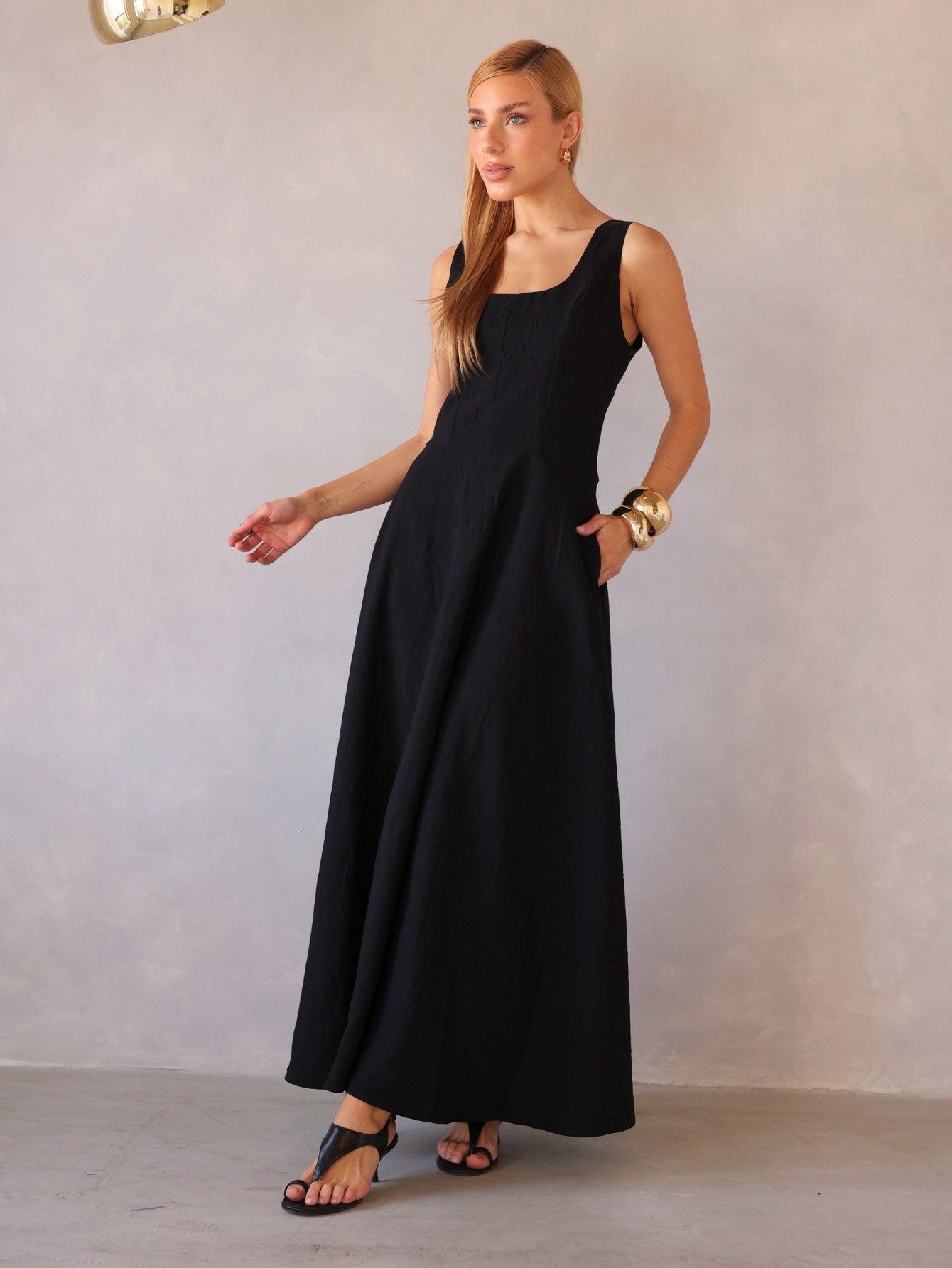 Vestido Longo Alfaiataria Decote Quadrado e Bolsos Yanca
